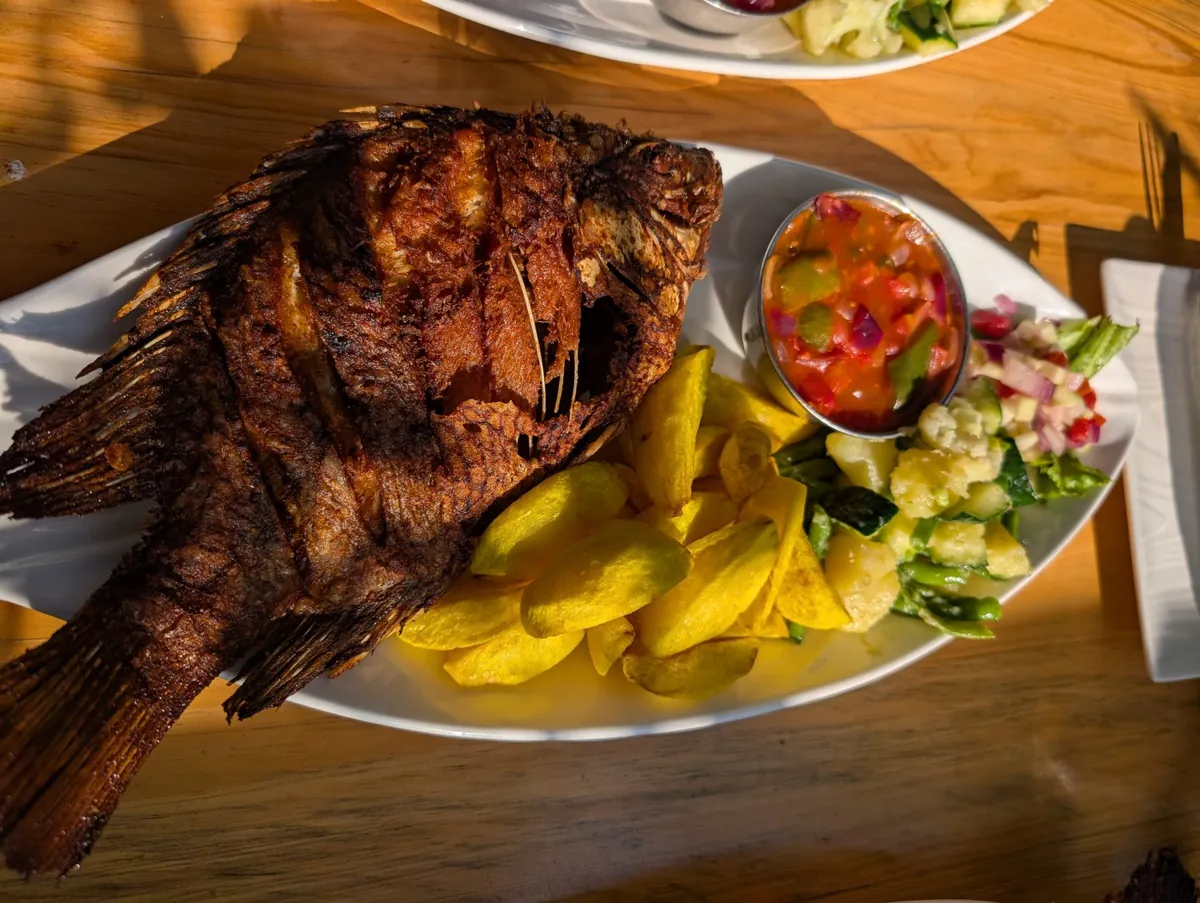 Mojarra entera frita